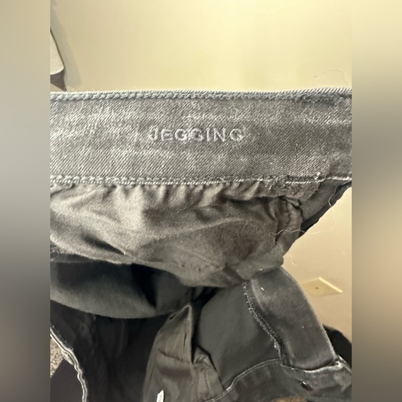 Womens size 12 Regular Black Jegging American Eagle Jeans - Picture 5 of 5